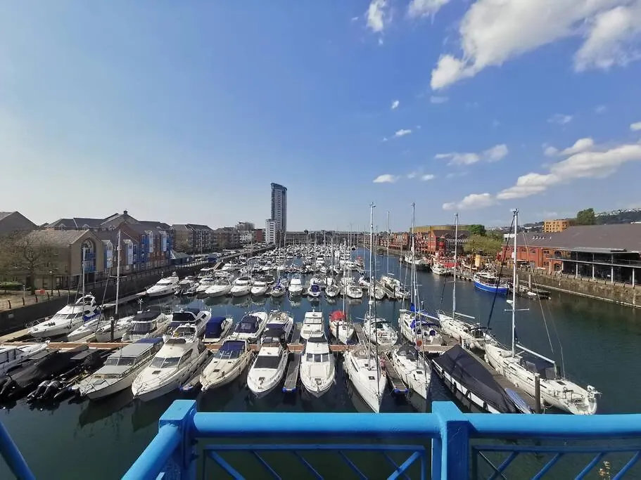 The Quay - Harbour View Apartment - By Tifa Stays Swansea United Kingdom