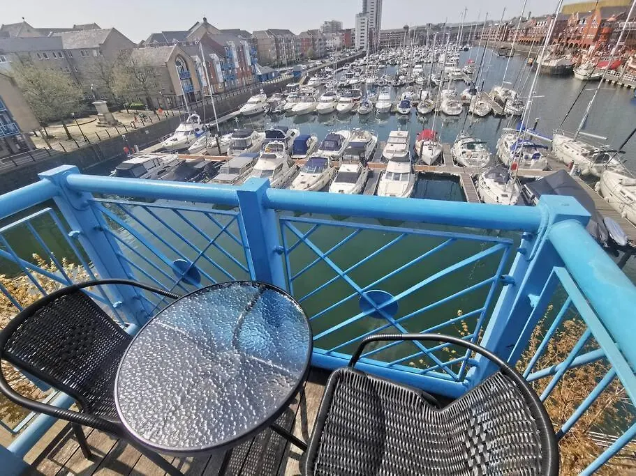 The Quay - Harbour View Apartment - By Tifa Stays Swansea