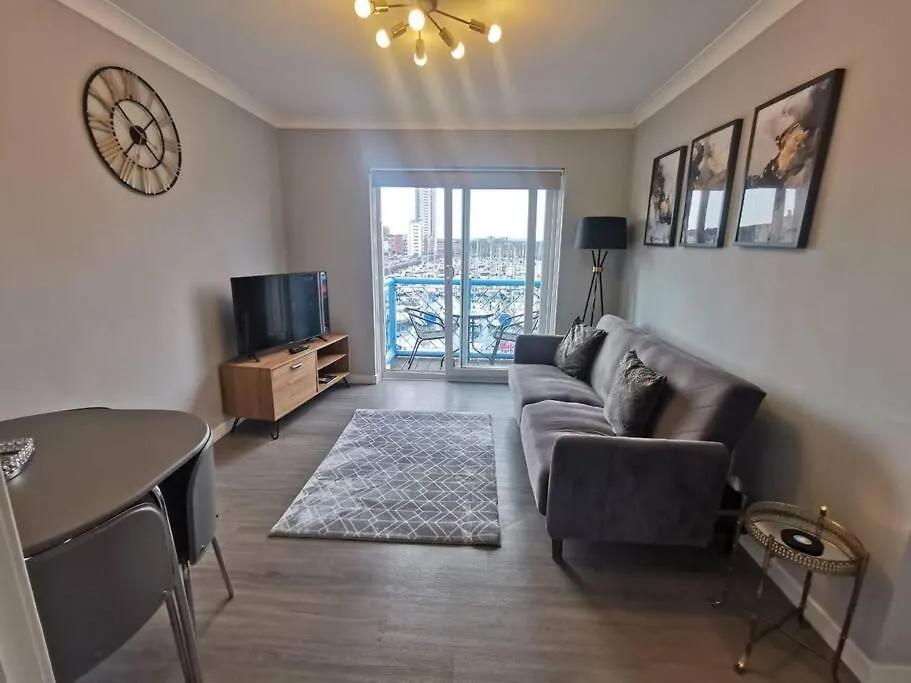 The Quay - Harbour View Apartment - By Tifa Stays Swansea 0*,